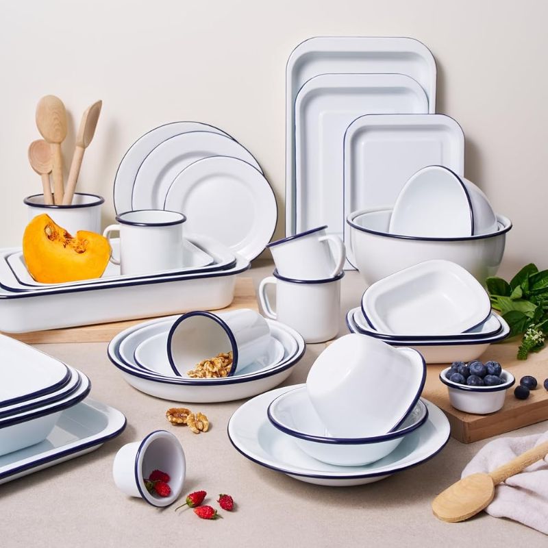 Bakemaster Enamel Pasta Plate 25cm on a white background