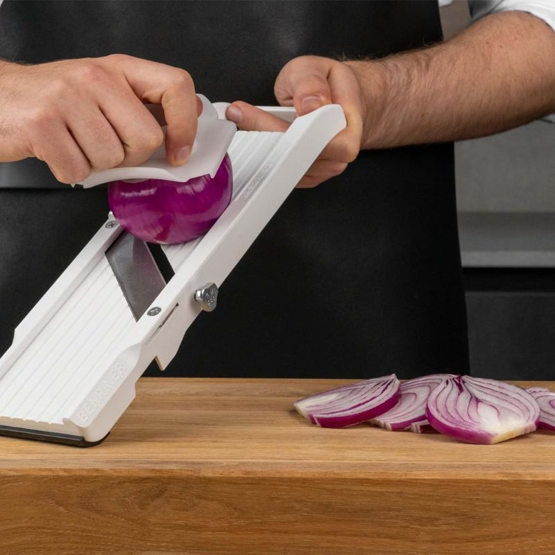 The 64 mm Benriner Professional Mandoline in white.