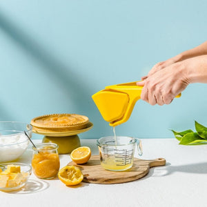 Juicing lemons using the Dreamfarm Fluicer for making lemon curd to use in a lemon meringue pie | NZ