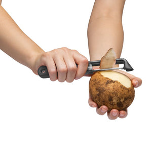 Using Dreamfarm Sharple to peel potato - ergonomic potato peeler NZ