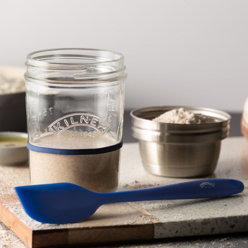 Close up on the jar, spatula, rubber band and measuring lid from the Kilner Sourdough Starter Set.