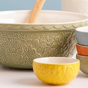 Mason Cash Home To Roost Hen Mixing Bowl in Green (29cm) shown close up next to the matching prep bowls.