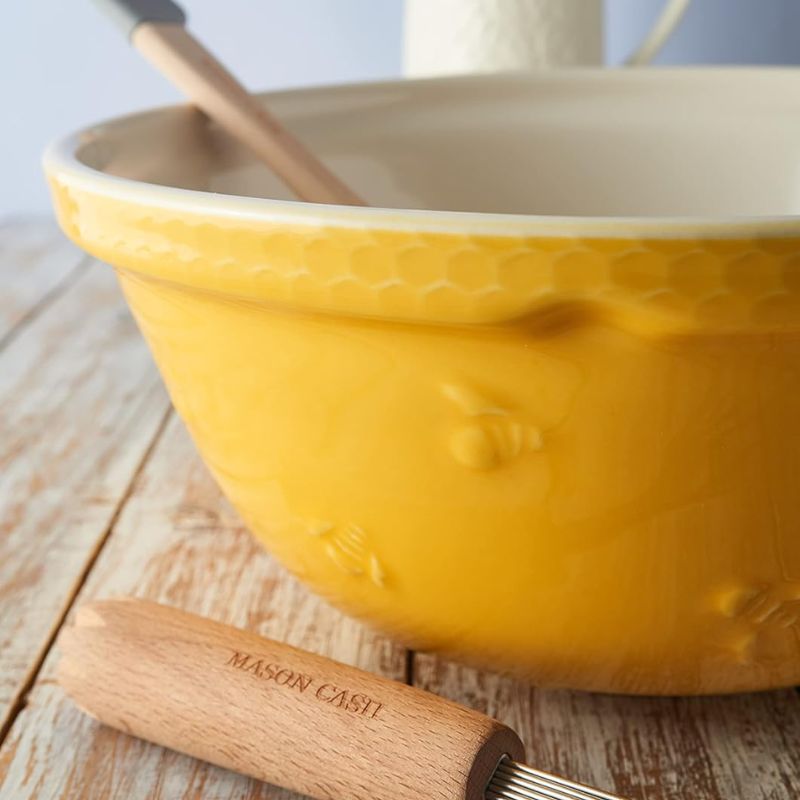 Mason Cash Sweet Bee Yellow Mixing Bowl 29cm – embossed bee detail and honeycomb rim.