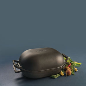 Pyrolux Pyrocast Bake & Roast Set with vegetables on a dark blue background