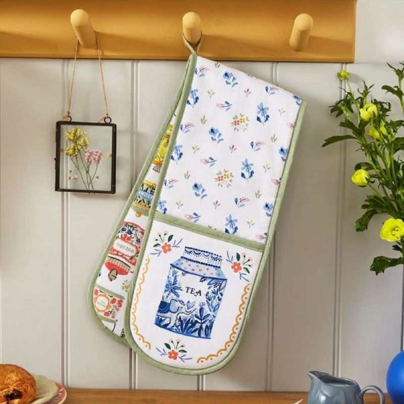 Ulster Weavers Tea Tins Double Oven Glove on a white background