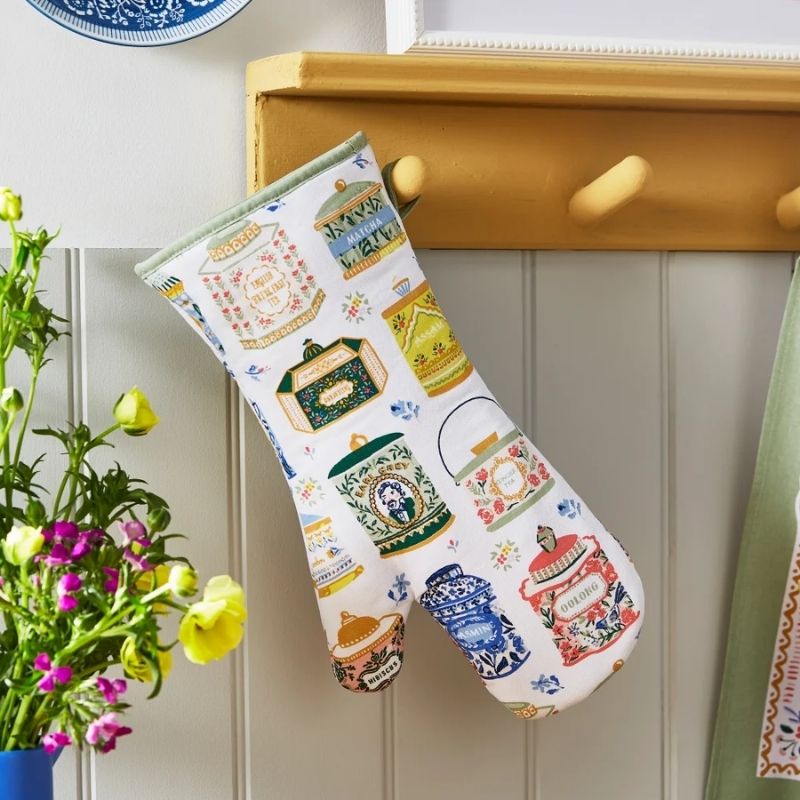 Ulster Weavers Tea Tins Oven Mitt on a white background.