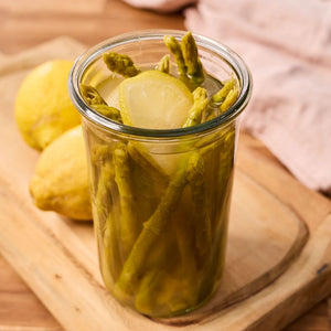 Asparagus pickle in an 850 mL Weck Mold Jar.