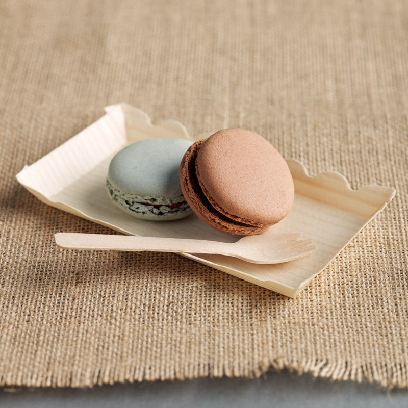 Scallop edge plate with wooden fork NZ