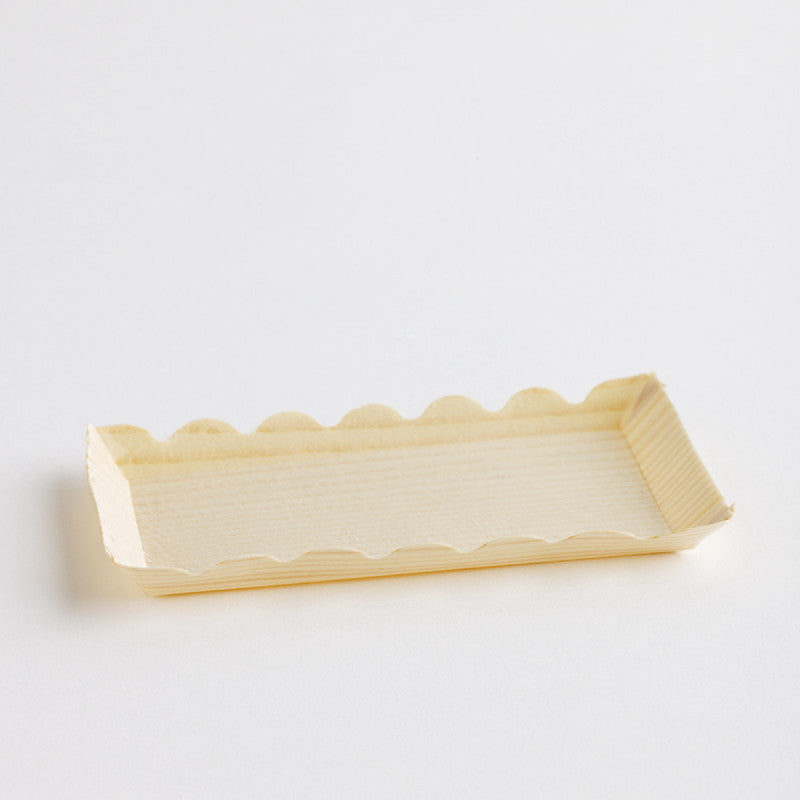 Scallop edge plate with wooden fork NZ